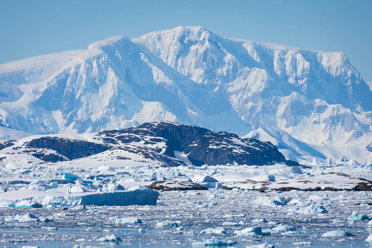 Icebergs are the Yalour Islands.