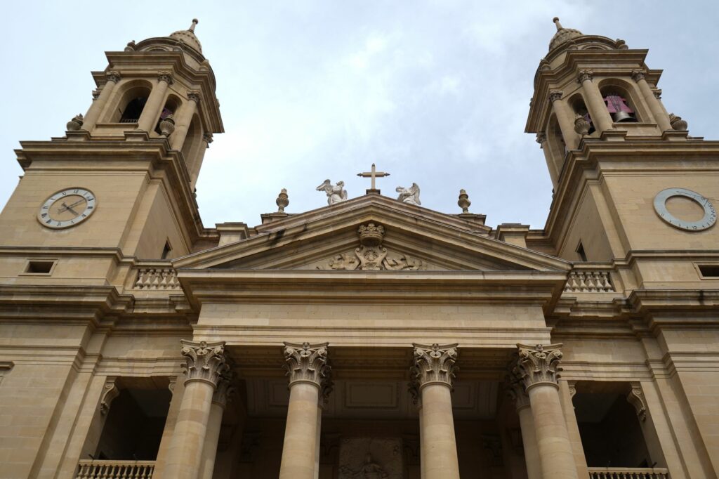 A stunning view of the neoclassical facade of Pamplona Cathedral, featuring grand colonnades.